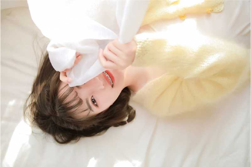 最新牙套室内白丝美足清纯图集