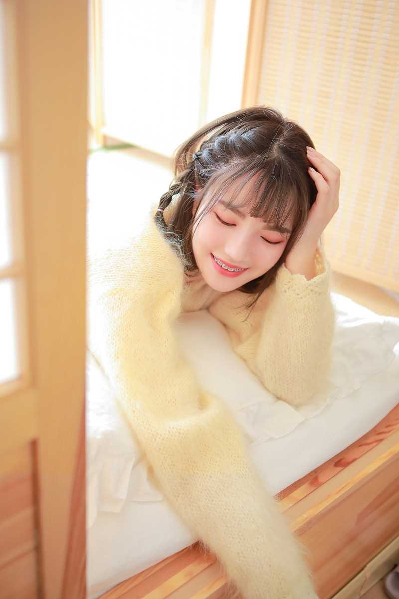 最新牙套室内白丝美足清纯图集