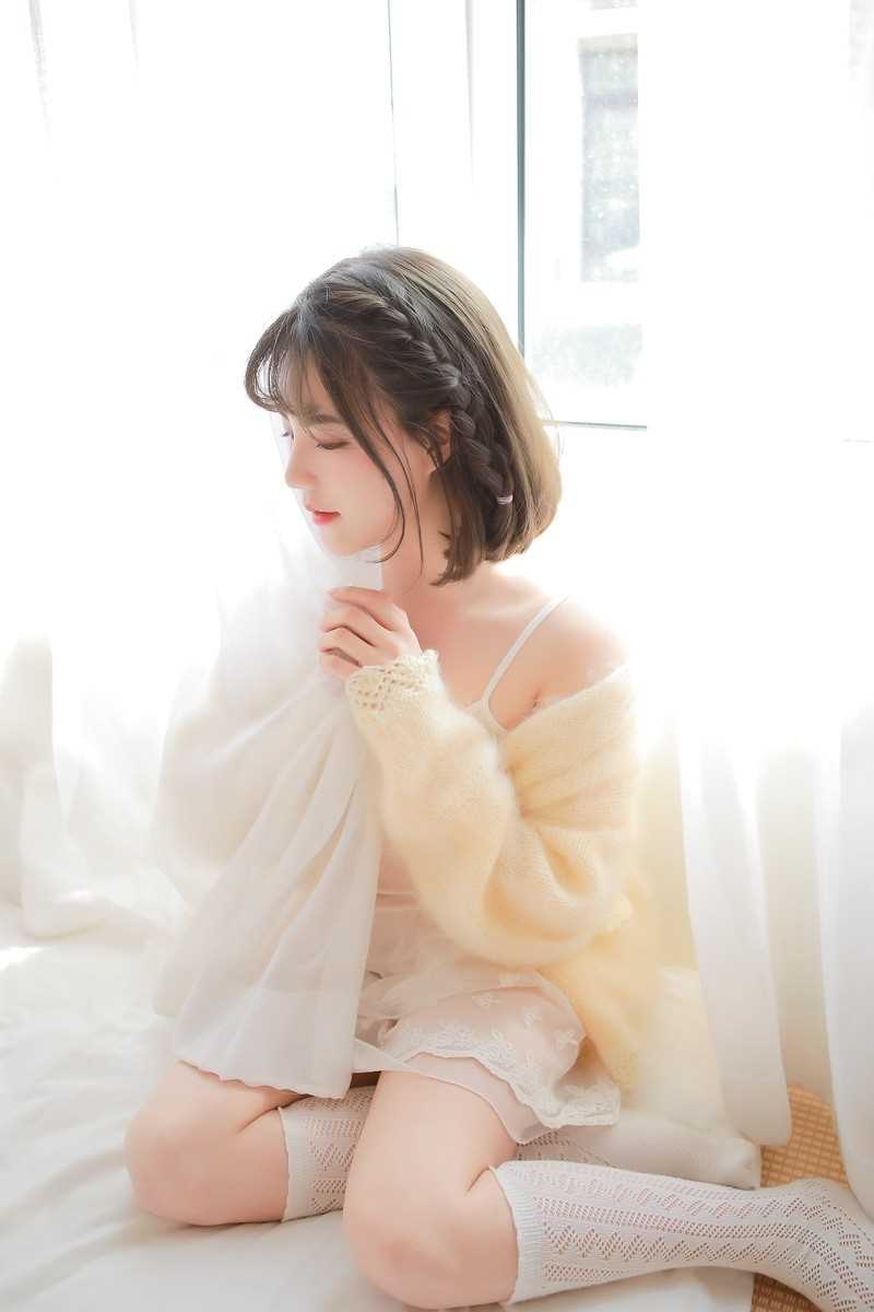 最新牙套室内白丝美足清纯图集