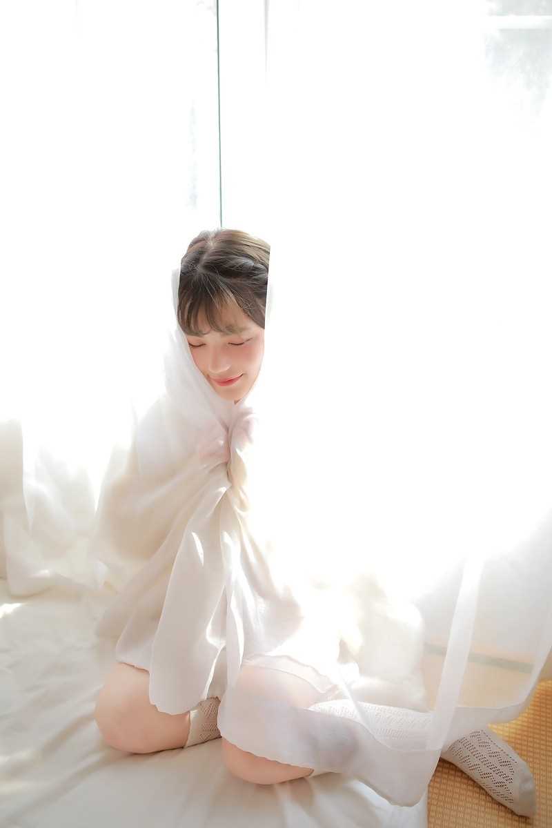 最新牙套室内白丝美足清纯图集