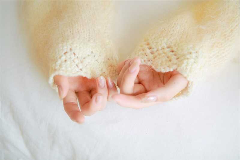 最新牙套室内白丝美足清纯图集