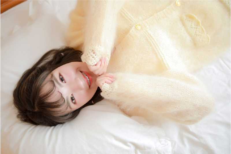 最新牙套室内白丝美足清纯图集