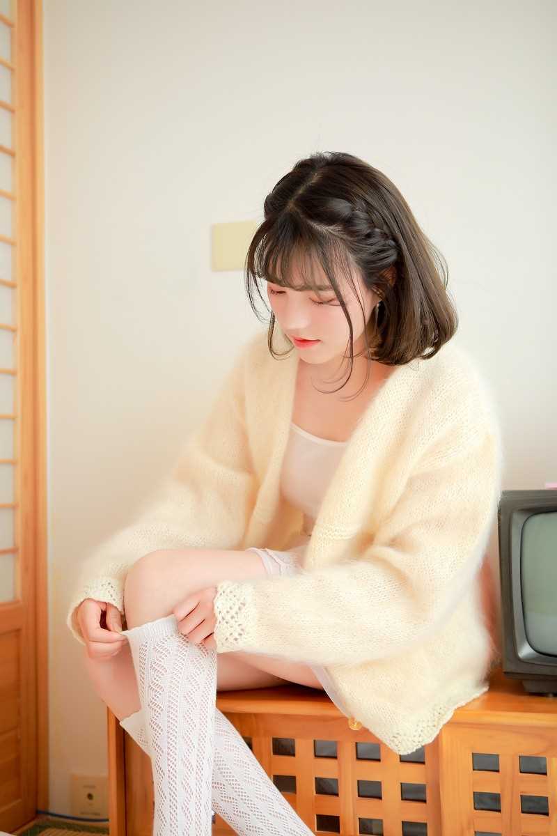 最新牙套室内白丝美足清纯图集