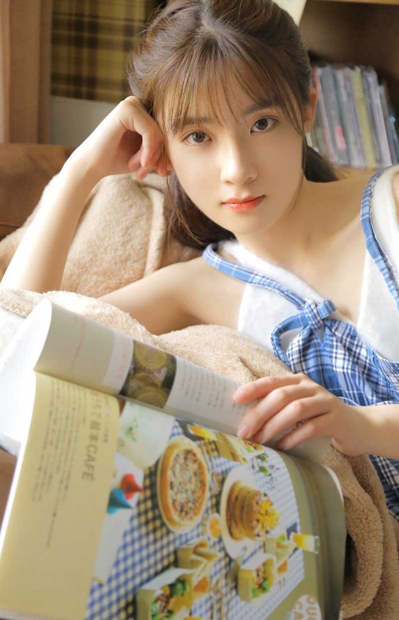 特别专辑00后文学少女清纯室内阅书萝莉图片