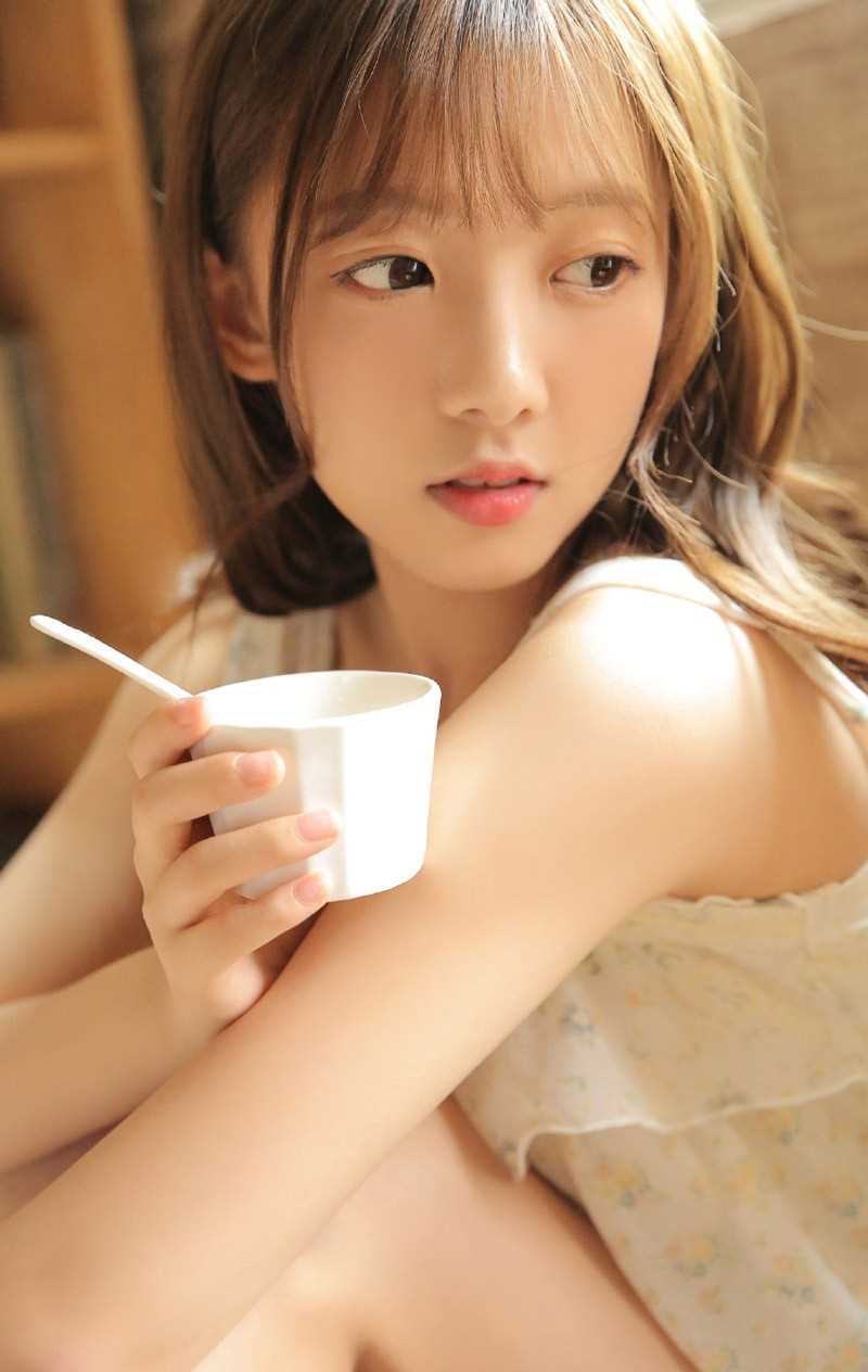 最新洁白雪嫩极品美女可爱清纯大眼萌妹子图集