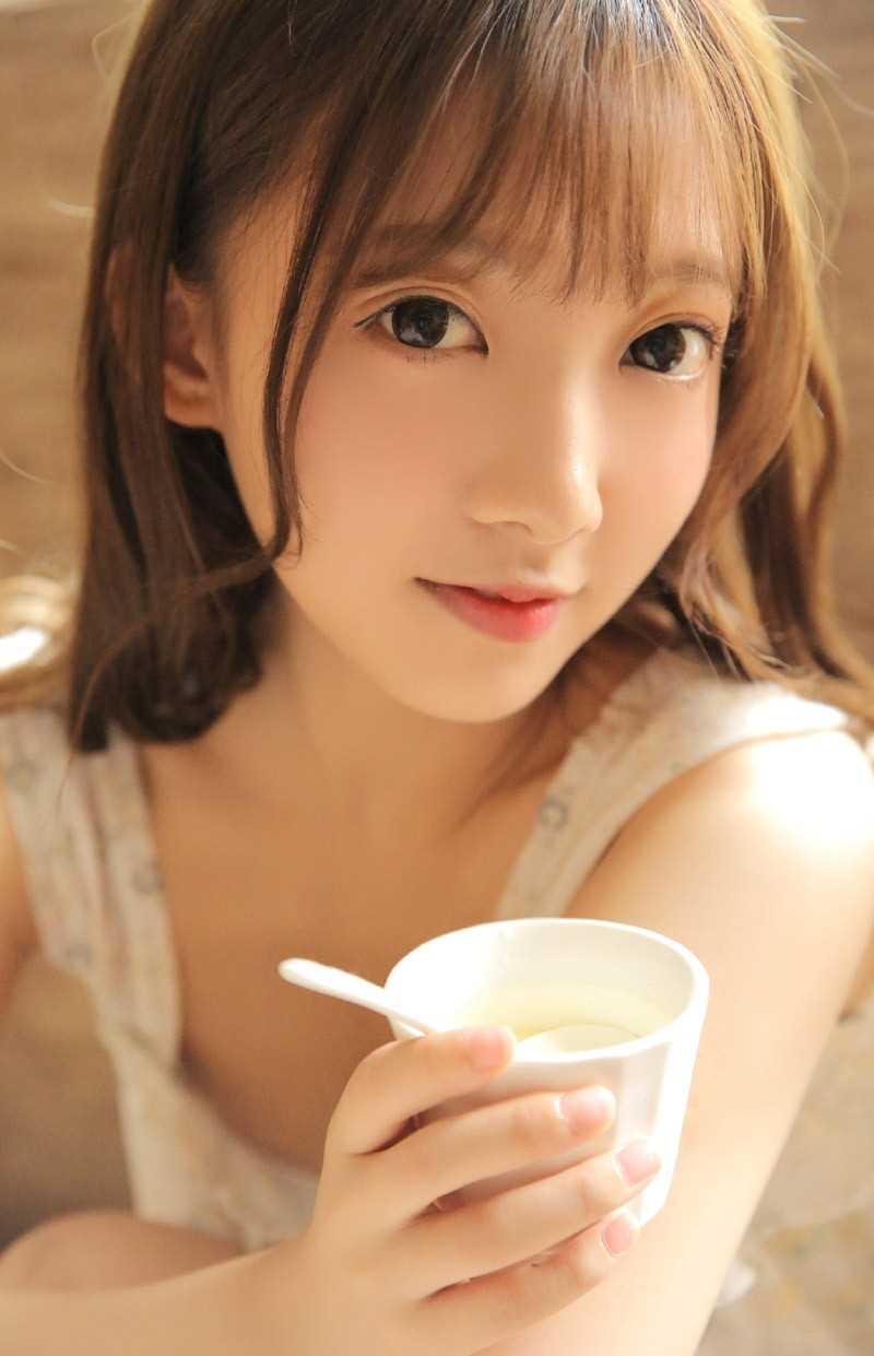 最新洁白雪嫩极品美女可爱清纯大眼萌妹子图集