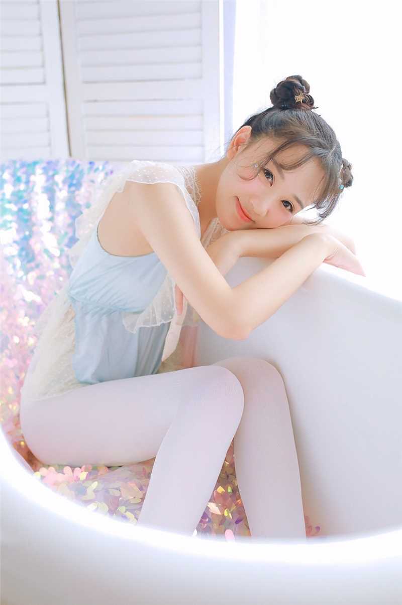 优质浴缸娘少女清纯性感连裤袜子诱惑相册