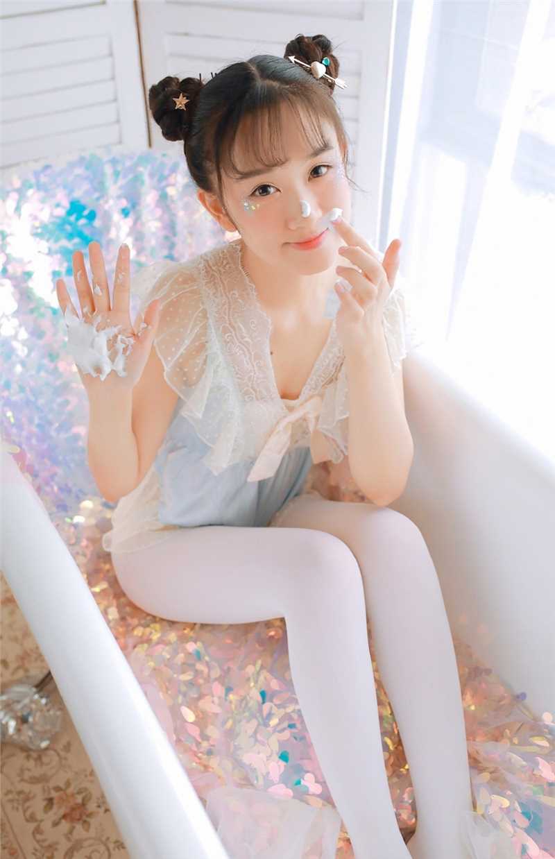 优质浴缸娘少女清纯性感连裤袜子诱惑相册