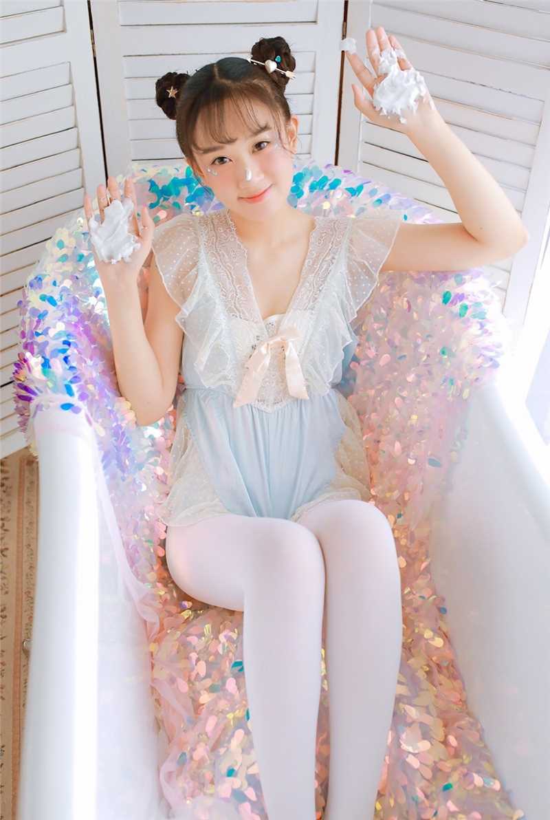 优质浴缸娘少女清纯性感连裤袜子诱惑相册