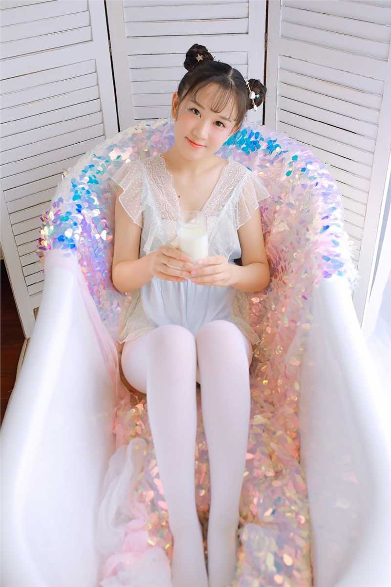 优质浴缸娘少女清纯性感连裤袜子诱惑相册