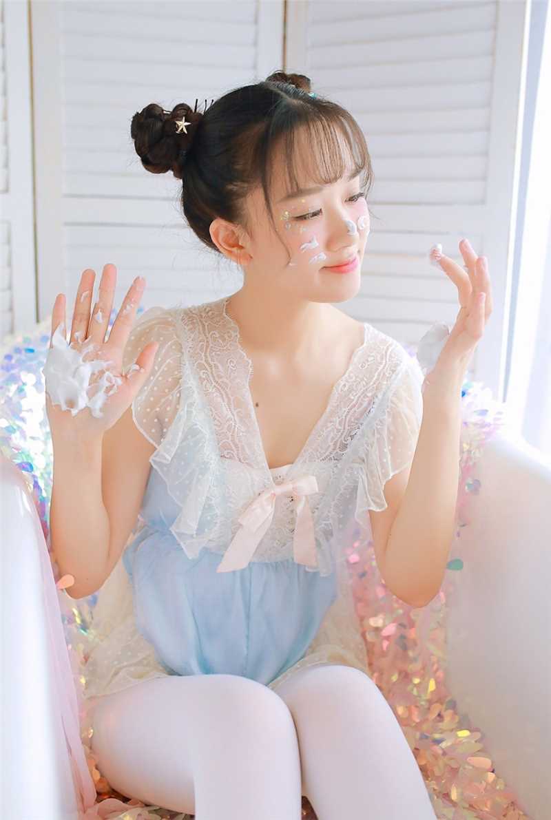 优质浴缸娘少女清纯性感连裤袜子诱惑相册