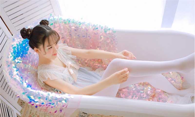 优质浴缸娘少女清纯性感连裤袜子诱惑相册