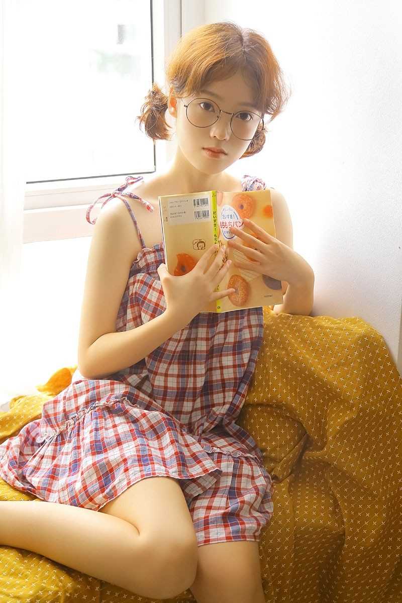 清纯文学萝莉吊带格子裙