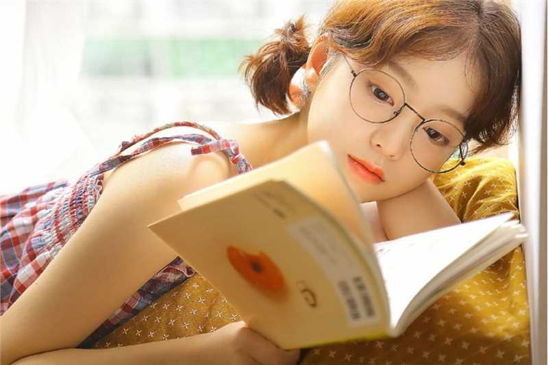 清纯文学萝莉吊带格子裙