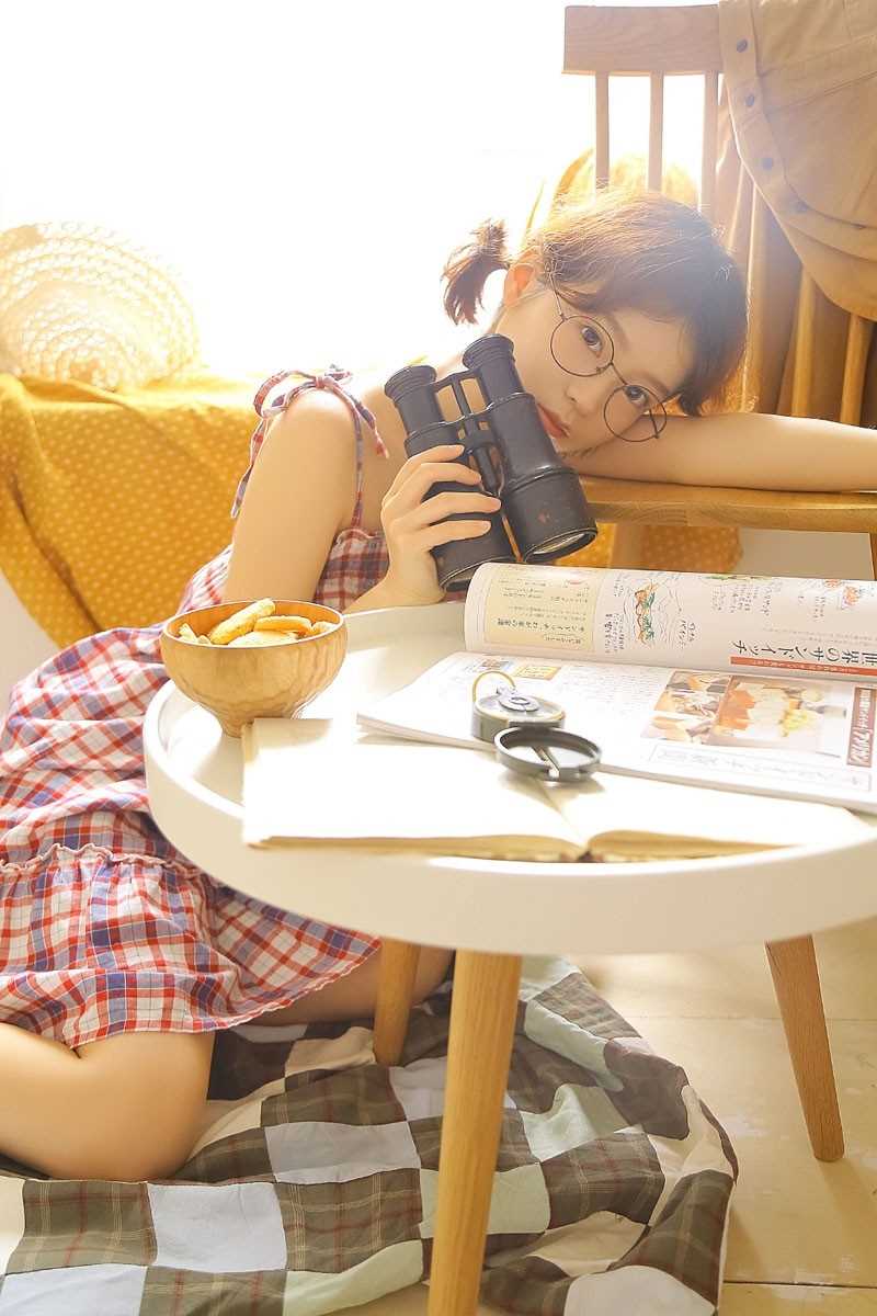清纯文学萝莉吊带格子裙