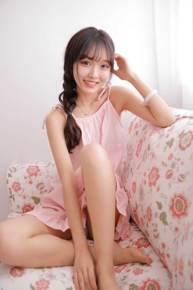 优质闺蜜室内清纯可爱女孩笑容相册