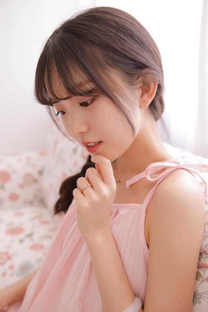 优质闺蜜室内清纯可爱女孩笑容相册