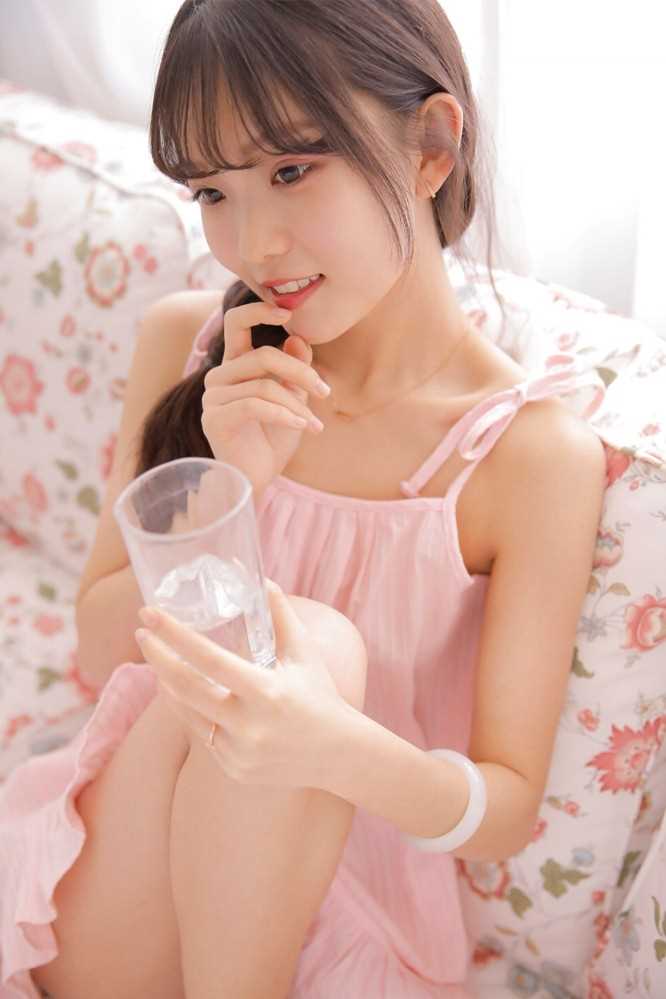 优质闺蜜室内清纯可爱女孩笑容相册