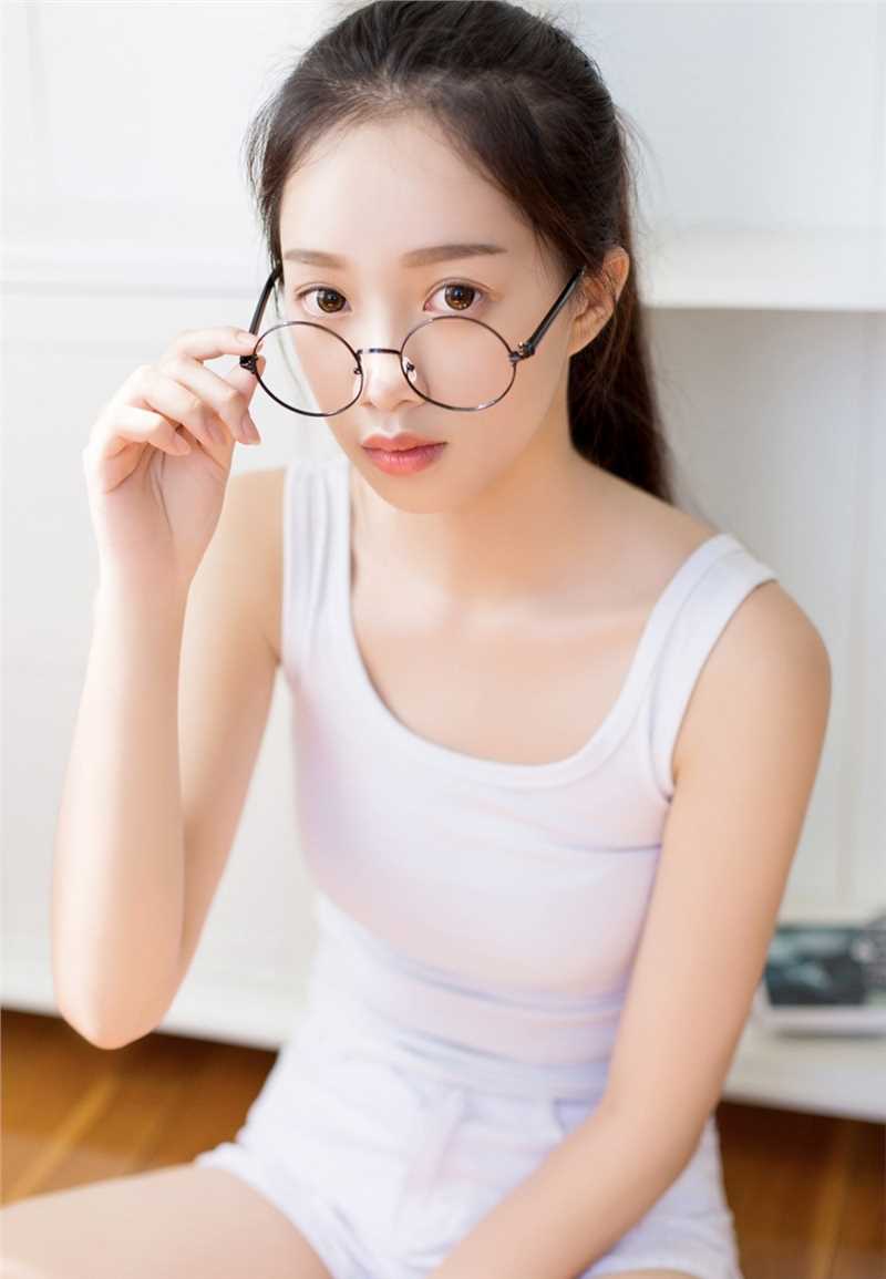 特别专辑清纯眼镜美少女连体泳衣萝莉诱惑图片