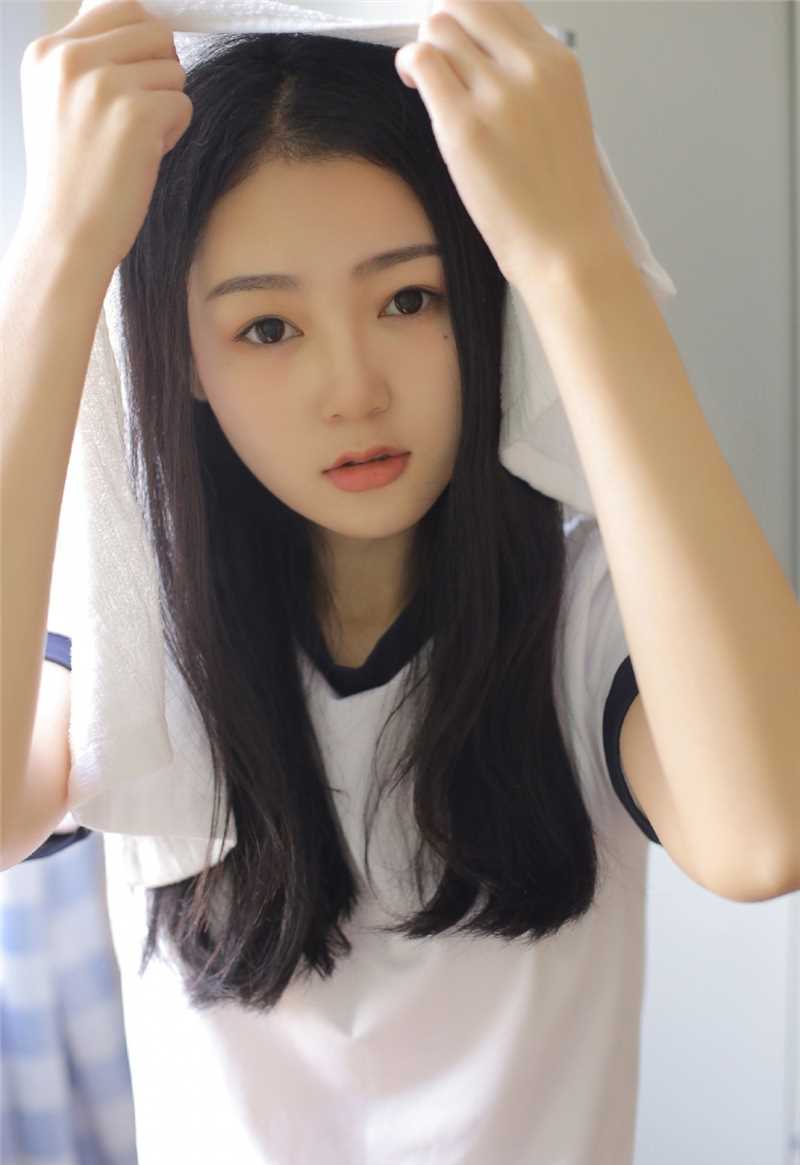 精选运动服少女光滑水嫩私房甜美女孩清纯图册