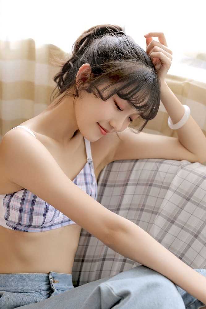 高清甜美笑容少女私房吊带抹胸清纯诱惑图集