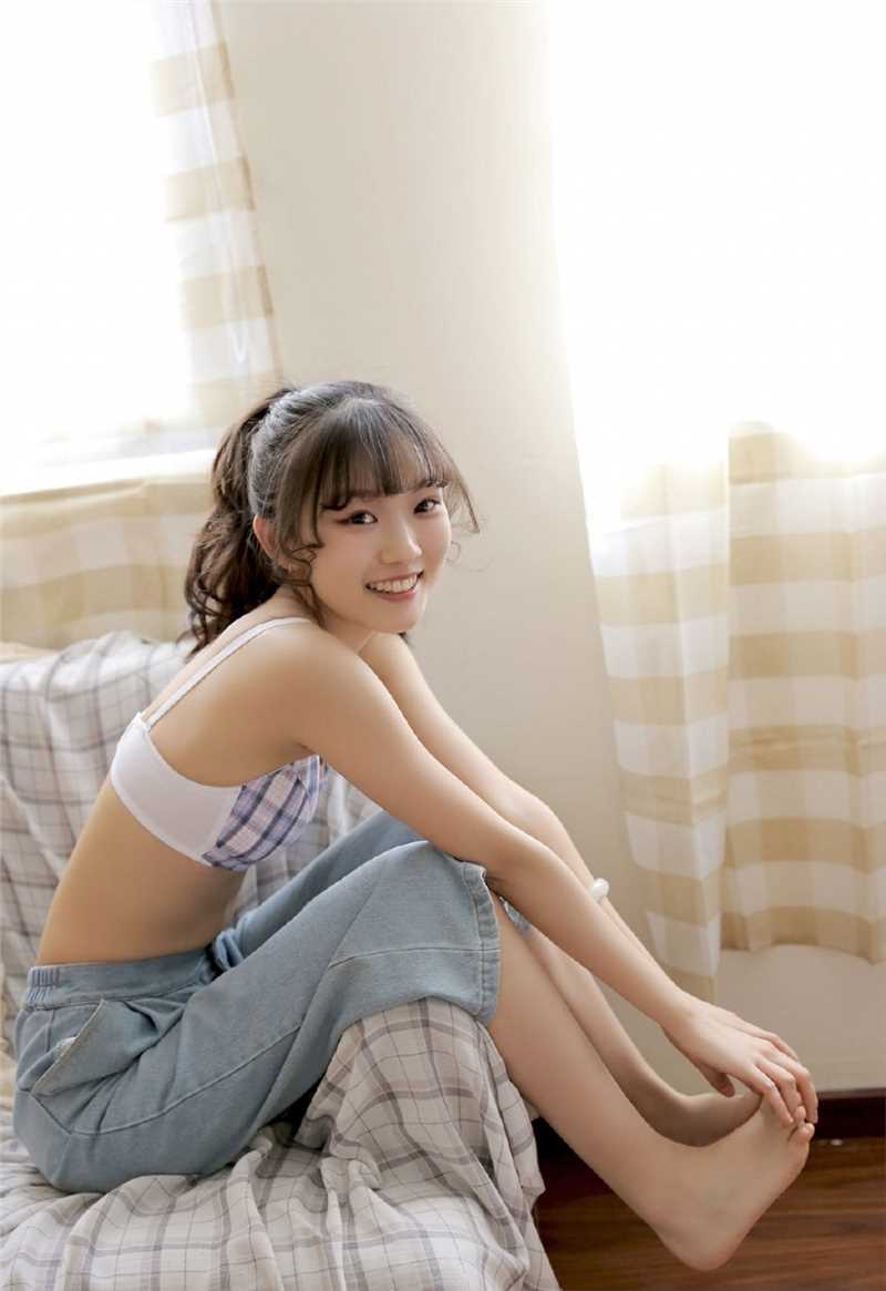 高清甜美笑容少女私房吊带抹胸清纯诱惑图集