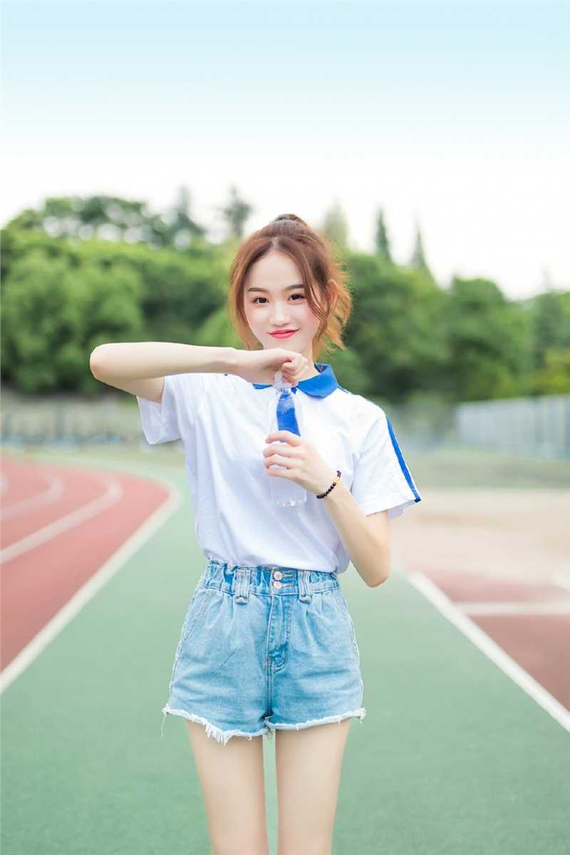 最全校花女神马尾辫操场热裤大长腿清纯养眼壁纸