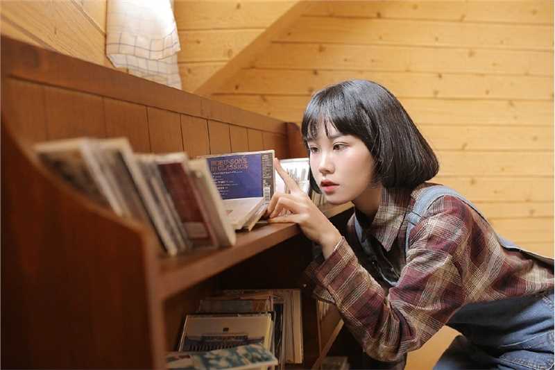 文学少女室内牛仔背带裤清纯