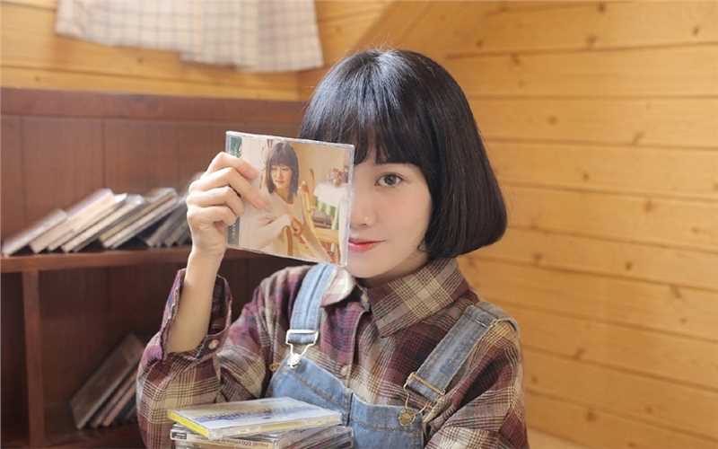 文学少女室内牛仔背带裤清纯