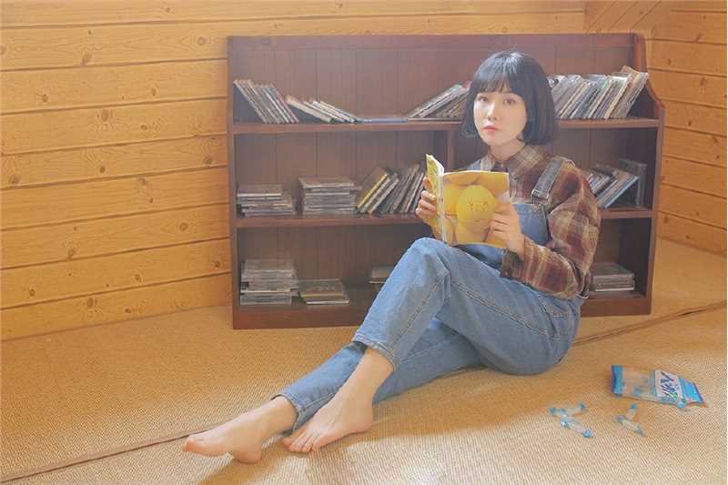 文学少女室内牛仔背带裤清纯