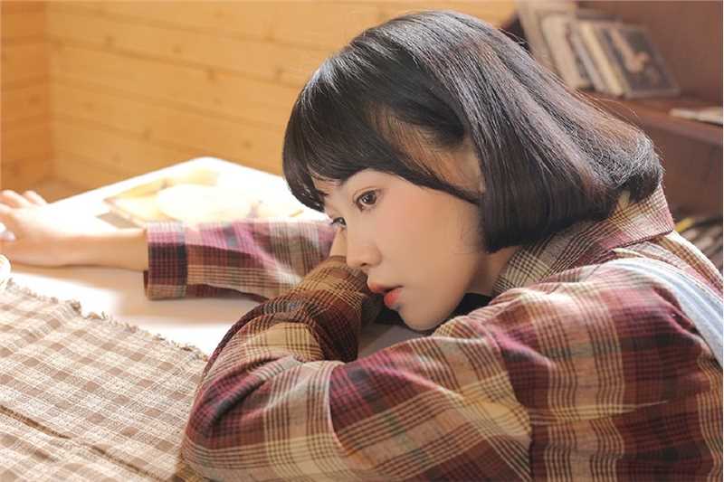 文学少女室内牛仔背带裤清纯