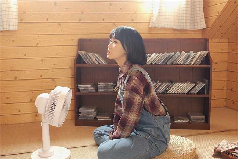 文学少女室内牛仔背带裤清纯