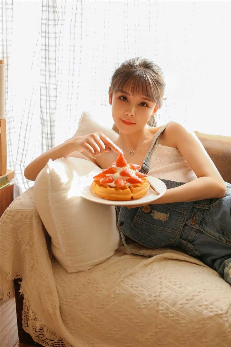 精选清纯宅男女神小黄帽卖萌唯美吸晴图册