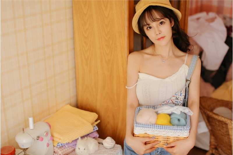 精选清纯宅男女神小黄帽卖萌唯美吸晴图册