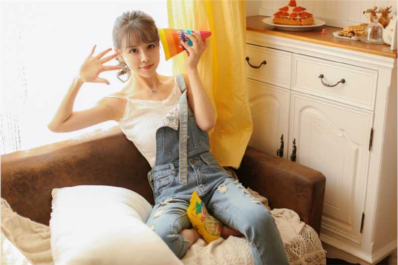 精选清纯宅男女神小黄帽卖萌唯美吸晴图册