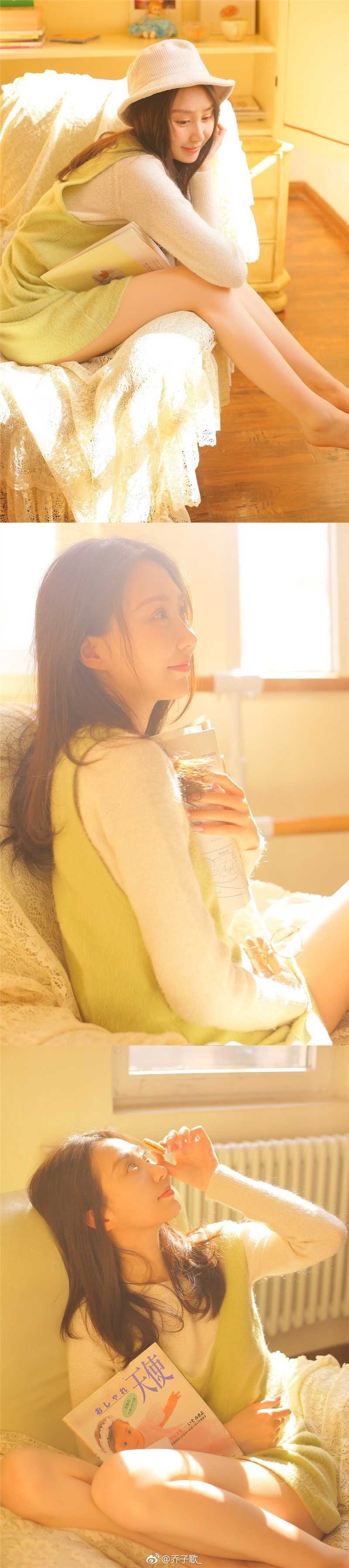 戴眼镜的清纯可爱妹子逆光唯美居家摄影养眼迷人照