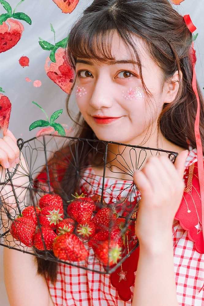 优质恬静清纯美少女红色系萝莉装可爱型图片