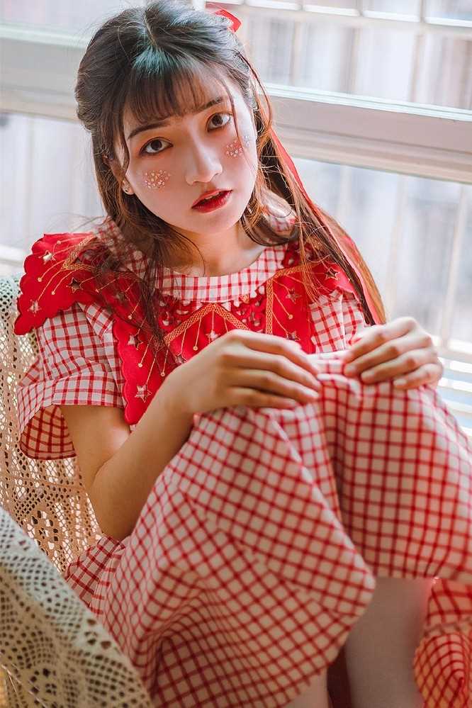 优质恬静清纯美少女红色系萝莉装可爱型图片