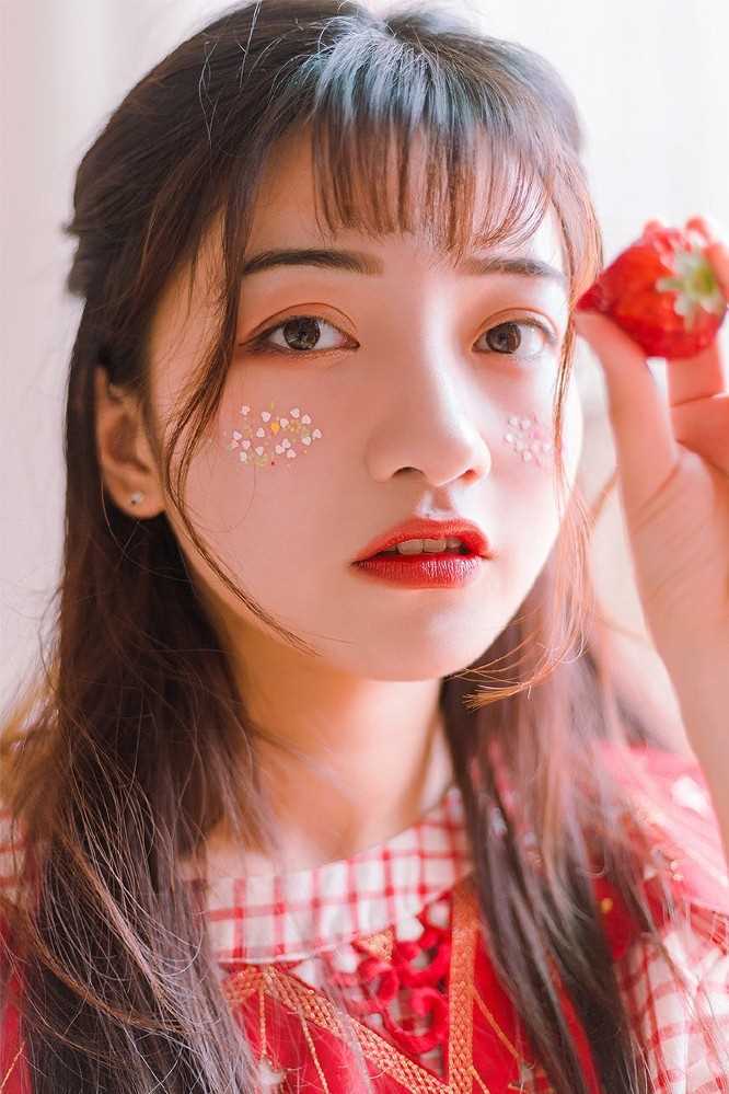 优质恬静清纯美少女红色系萝莉装可爱型图片