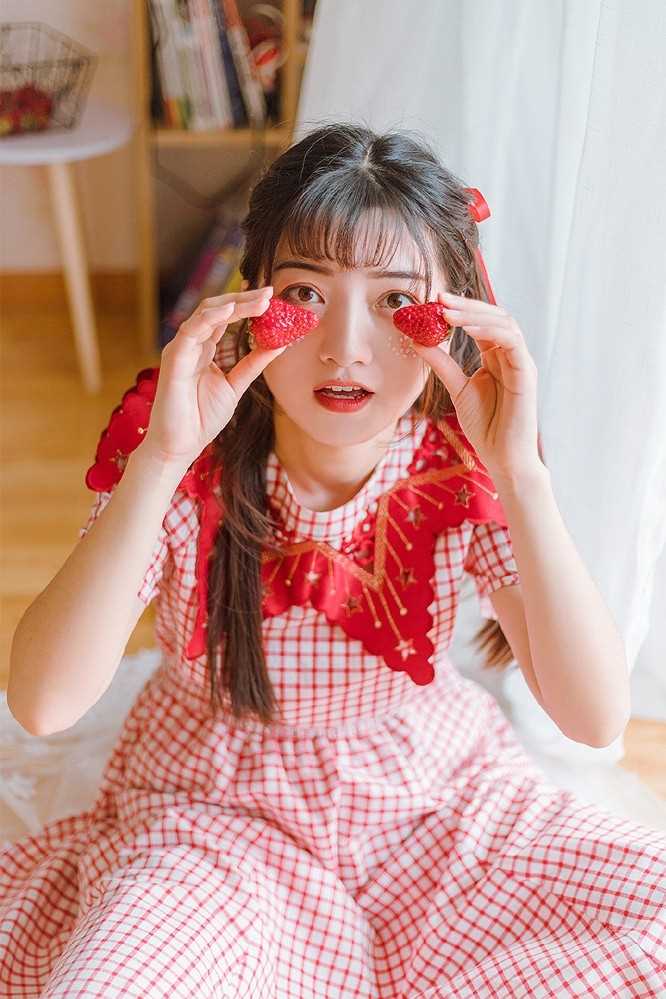 优质恬静清纯美少女红色系萝莉装可爱型图片
