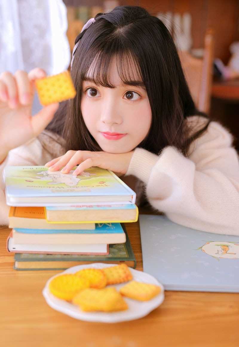最全空气刘海软萌妹子大眼睛水灵吃小饼干可爱相册