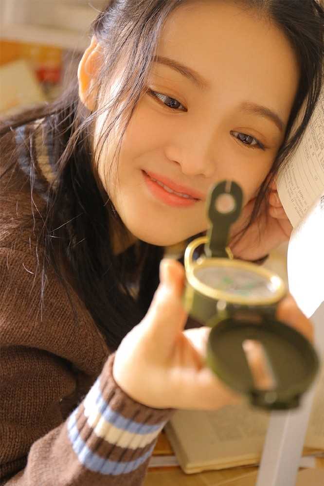 优质清纯美女幸福笑容大胆性感居家吊带养眼生活相册