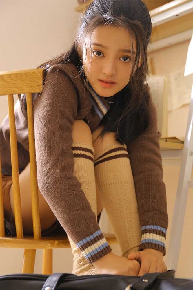 优质清纯美女幸福笑容大胆性感居家吊带养眼生活相册