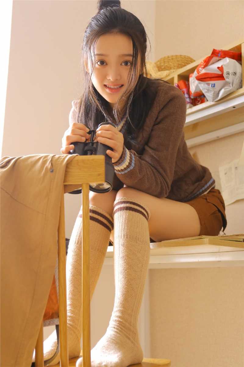 优质清纯美女幸福笑容大胆性感居家吊带养眼生活相册