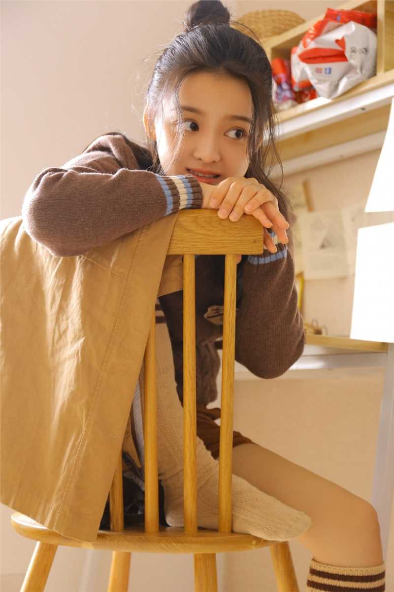 优质清纯美女幸福笑容大胆性感居家吊带养眼生活相册