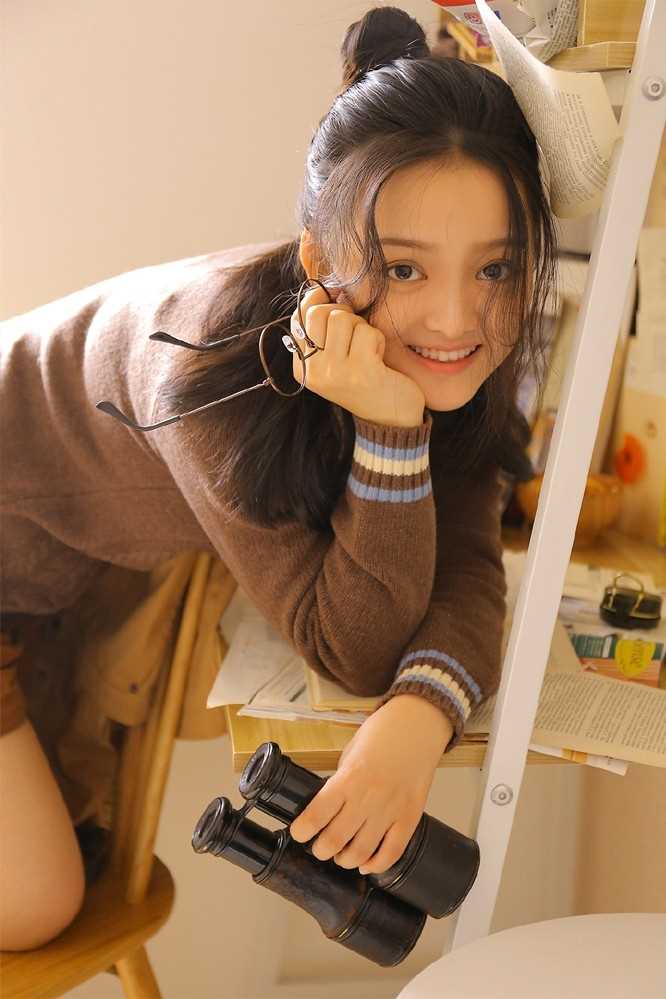 优质清纯美女幸福笑容大胆性感居家吊带养眼生活相册