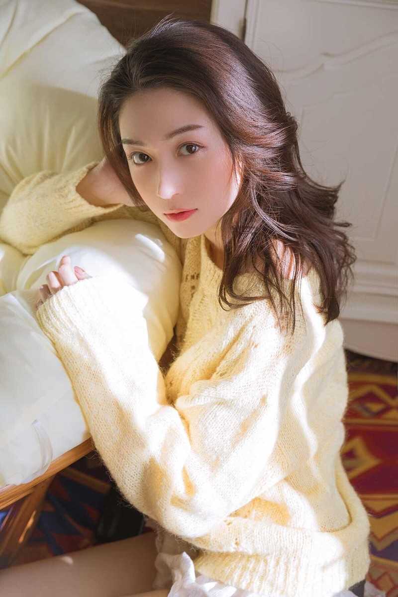 最新娇艳清纯大长腿少女白色居家性感诱人袜子壁纸