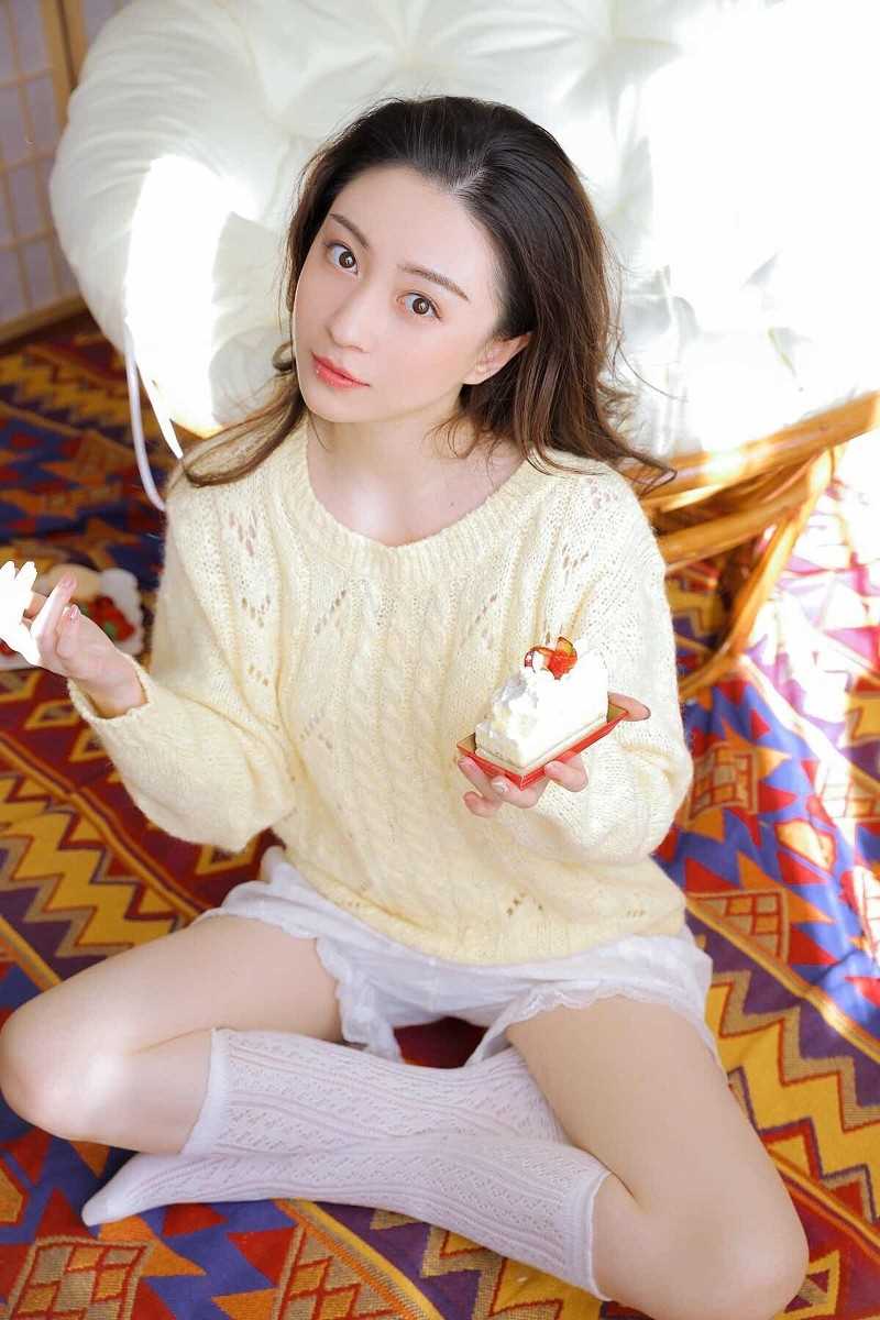 最新娇艳清纯大长腿少女白色居家性感诱人袜子壁纸