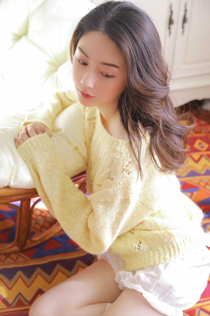 最新娇艳清纯大长腿少女白色居家性感诱人袜子壁纸