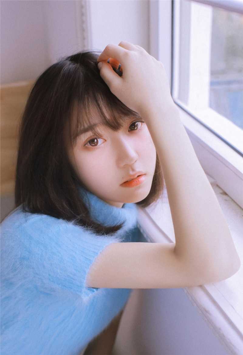 最新白肌少女水灵轻盈床照性感长腿图片图集